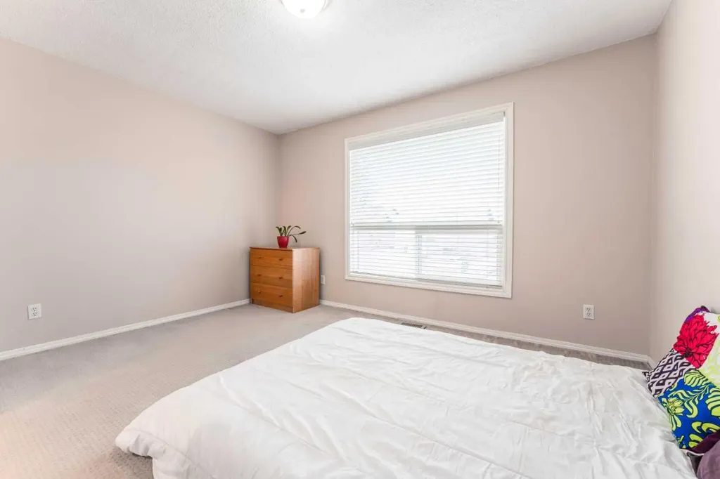 6640 Temple Drive NE Calgary AB T1Y 5V6