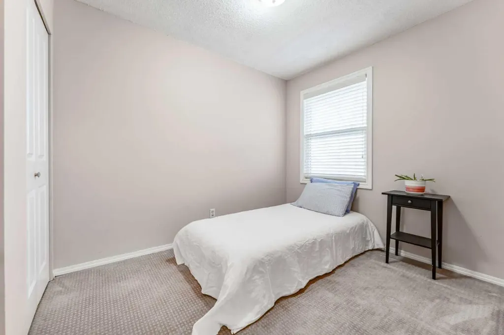 6640 Temple Drive NE Calgary AB T1Y 5V6