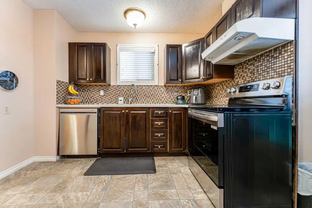 6640 Temple Drive NE Calgary AB T1Y 5V6