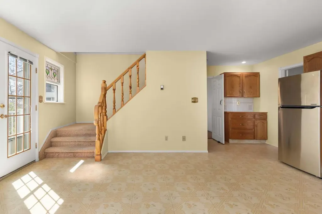 548 7 Street SE Medicine Hat AB T1A1K3