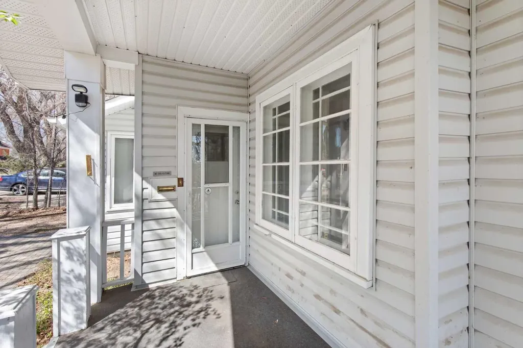 548 7 Street SE Medicine Hat AB T1A1K3