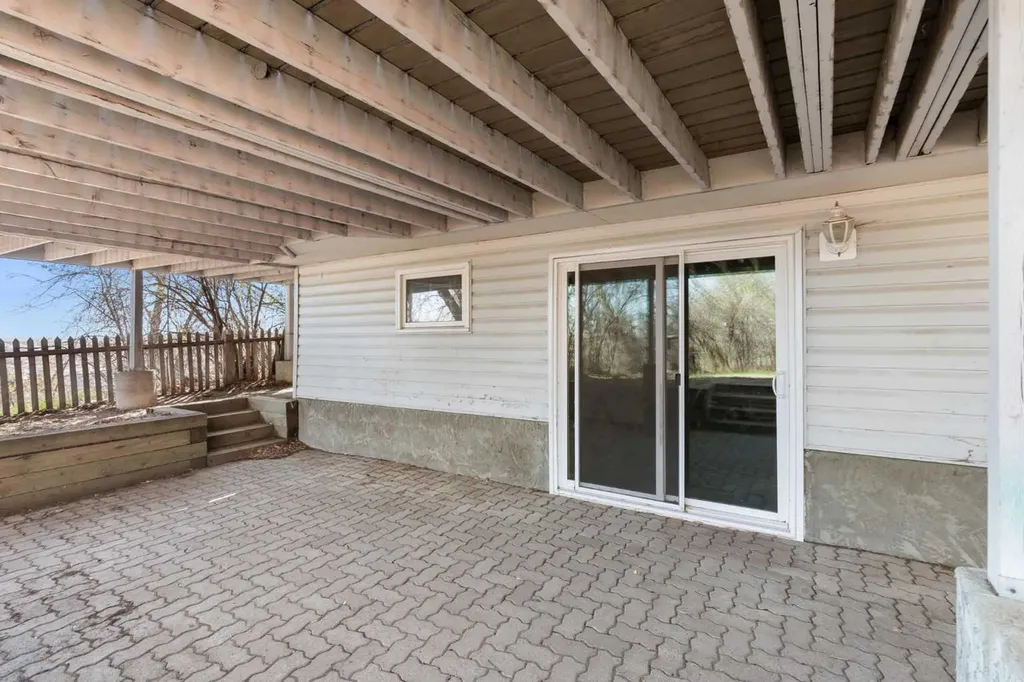 548 7 Street SE Medicine Hat AB T1A1K3