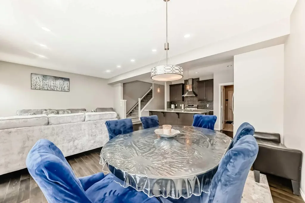60 Evansborough Road NW Calgary AB T3P 0R1