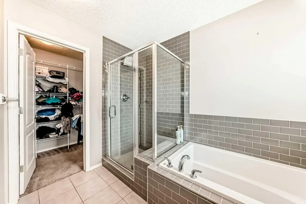 60 Evansborough Road NW Calgary AB T3P 0R1