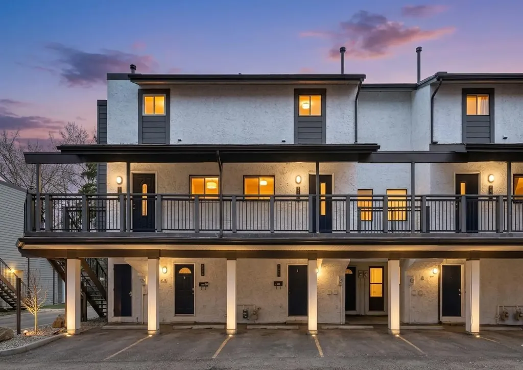 2520 Palliser Drive SW Calgary AB T2V 4S9