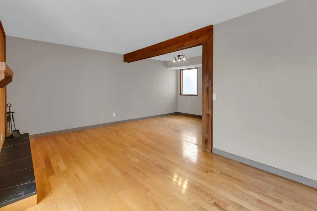 2520 Palliser Drive SW Calgary AB T2V 4S9