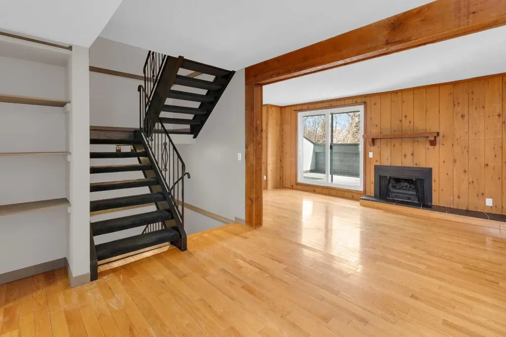 2520 Palliser Drive SW Calgary AB T2V 4S9