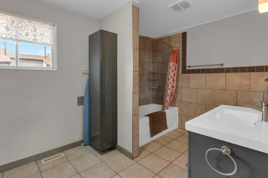 2520 Palliser Drive SW Calgary AB T2V 4S9