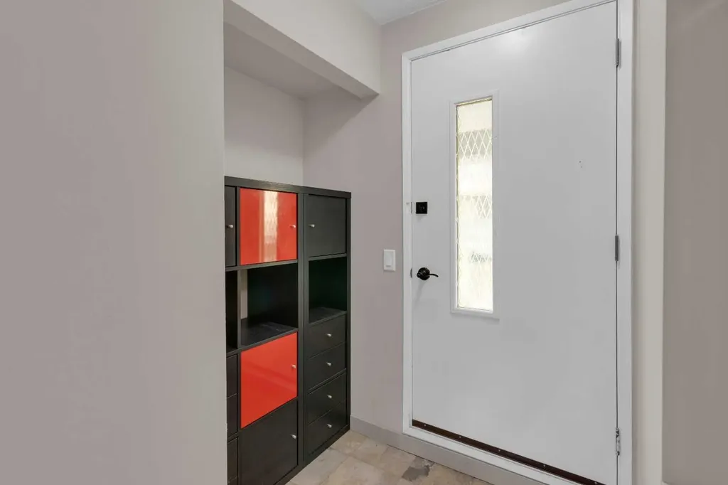 2520 Palliser Drive SW Calgary AB T2V 4S9