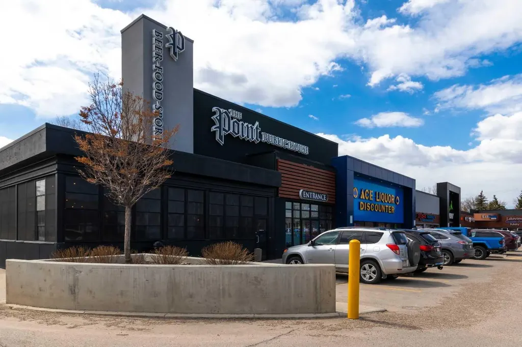 2520 Palliser Drive SW Calgary AB T2V 4S9