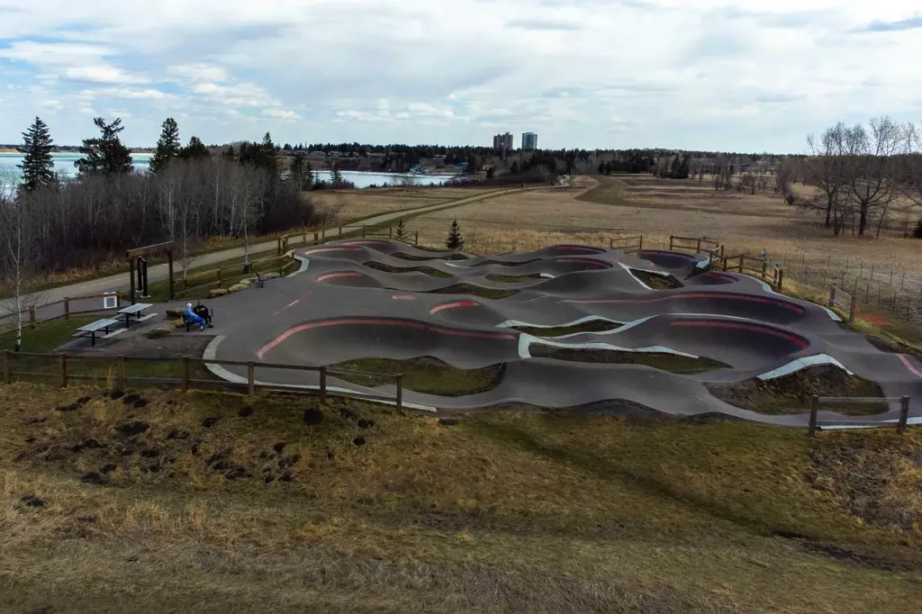 2520 Palliser Drive SW Calgary AB T2V 4S9