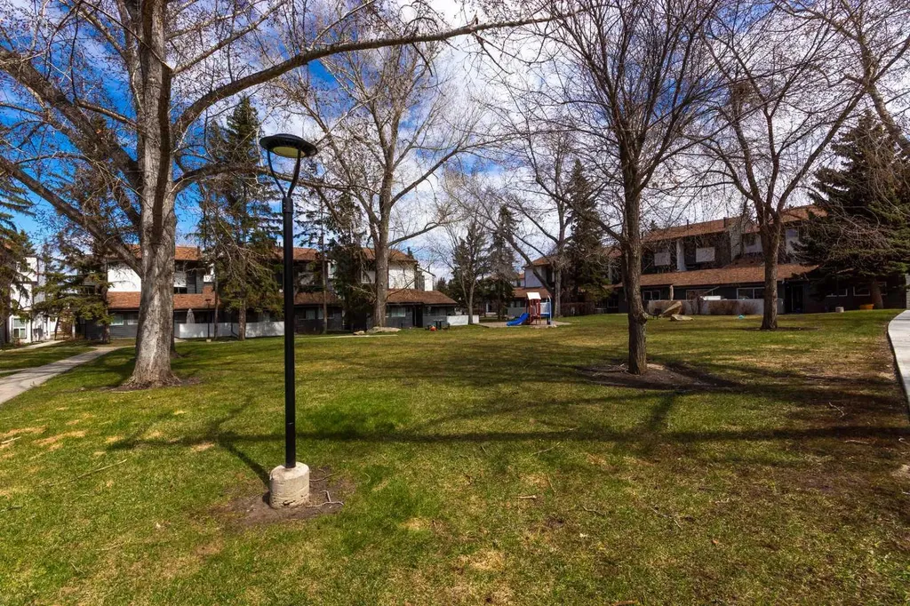 2520 Palliser Drive SW Calgary AB T2V 4S9