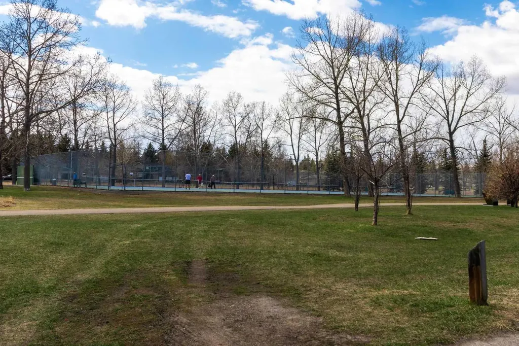 2520 Palliser Drive SW Calgary AB T2V 4S9