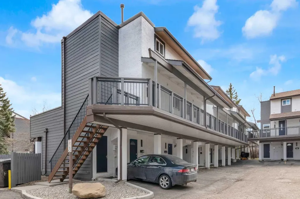 2520 Palliser Drive SW Calgary AB T2V 4S9