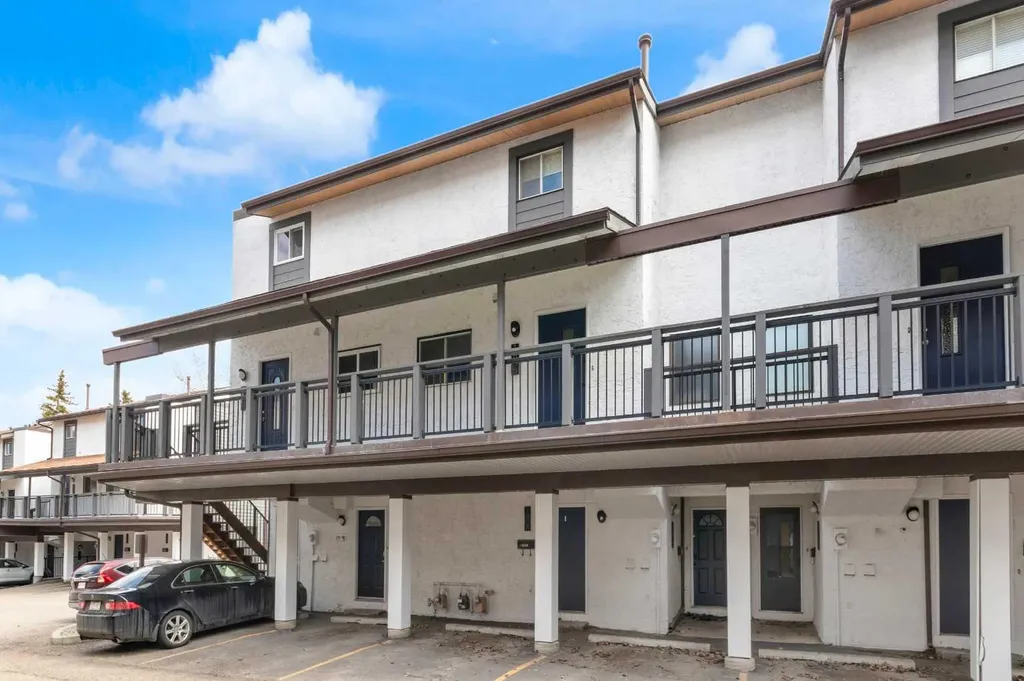 2520 Palliser Drive SW Calgary AB T2V 4S9