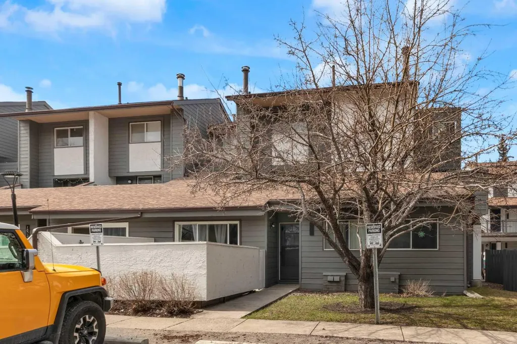 2520 Palliser Drive SW Calgary AB T2V 4S9