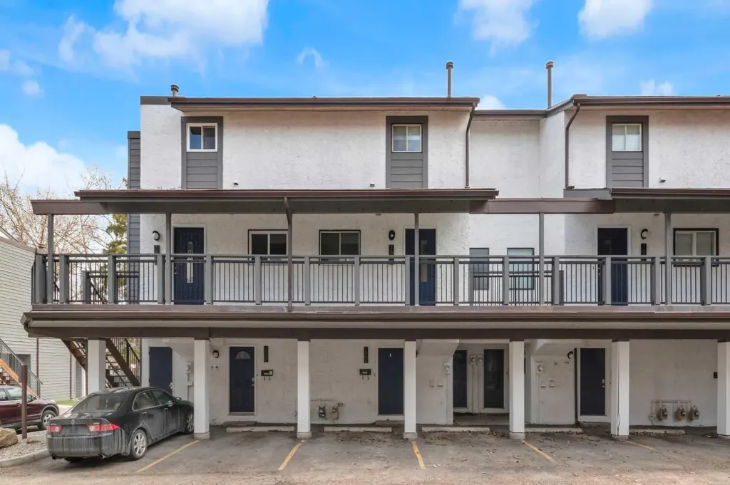 2520 Palliser Drive SW Calgary AB T2V 4S9