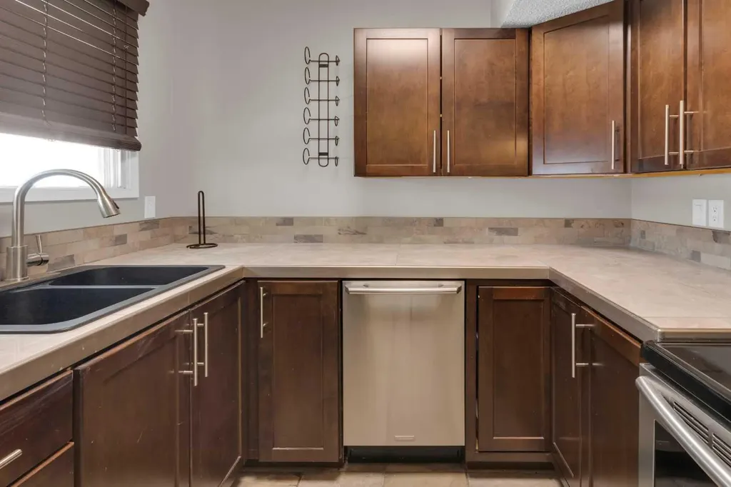 2520 Palliser Drive SW Calgary AB T2V 4S9