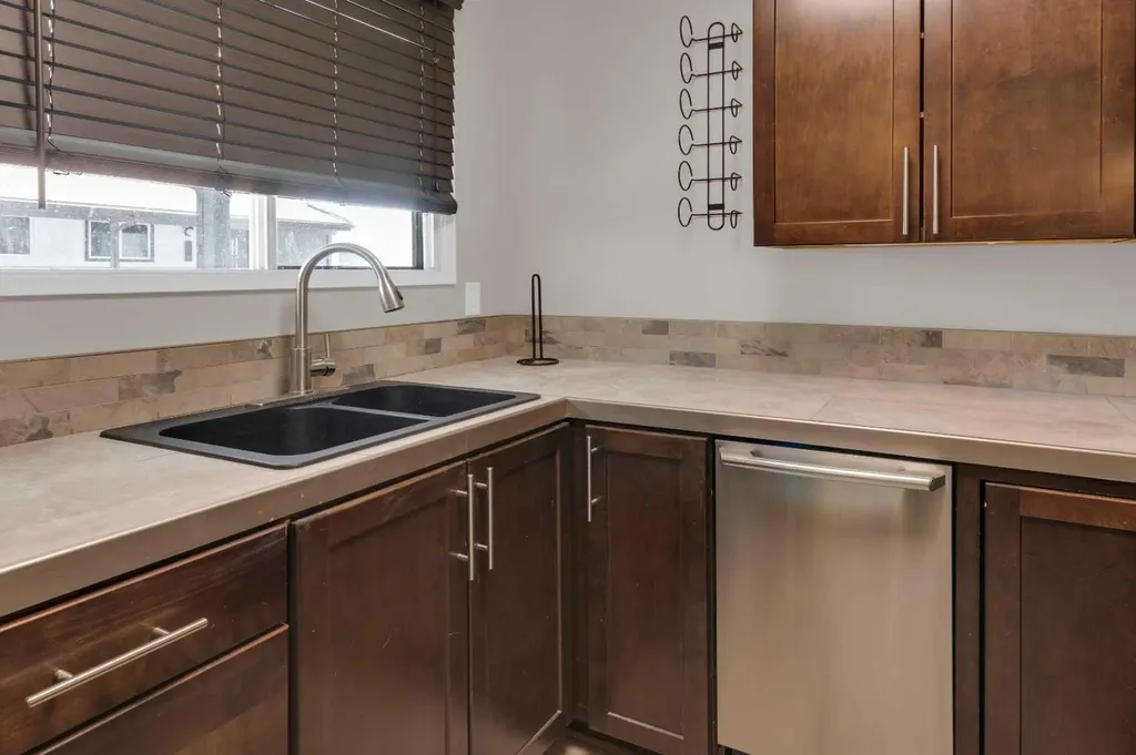 2520 Palliser Drive SW Calgary AB T2V 4S9