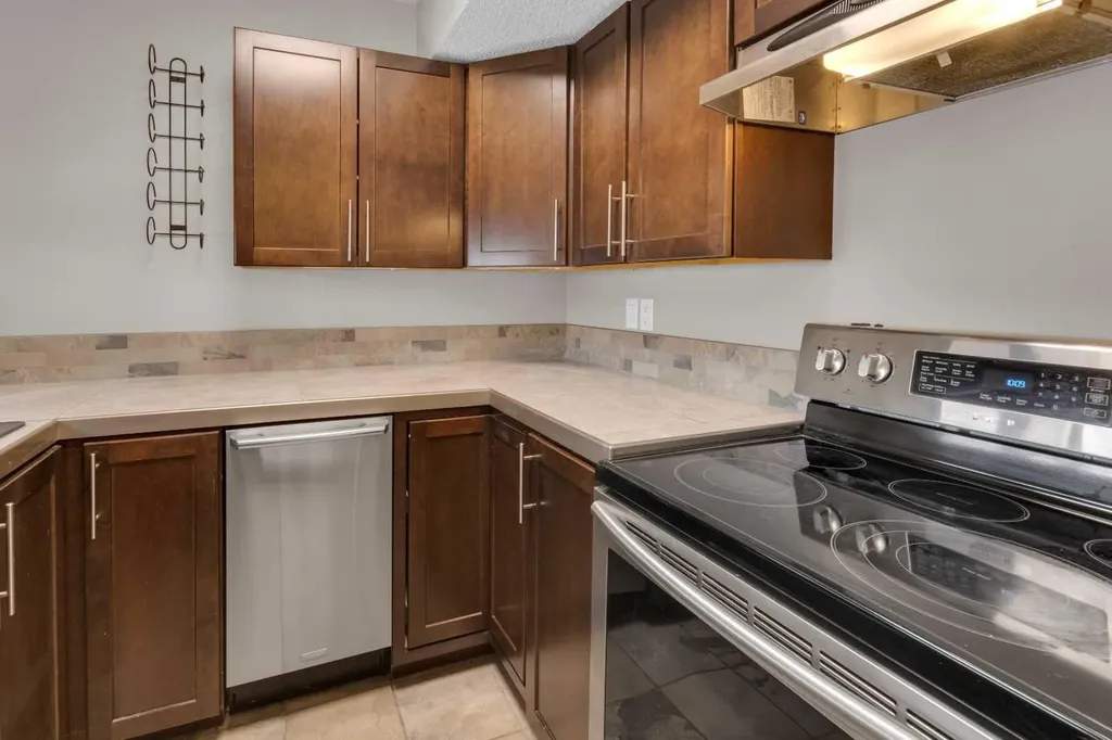 2520 Palliser Drive SW Calgary AB T2V 4S9