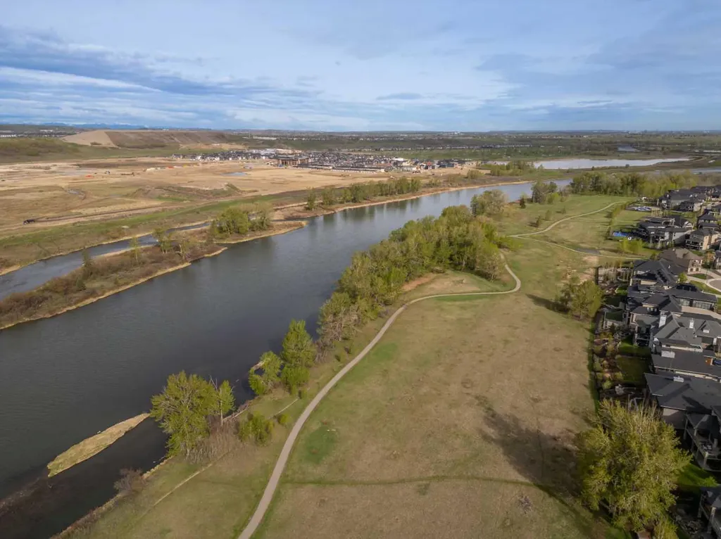 167 Cranbrook Square SE Calgary AB T3M 3E3