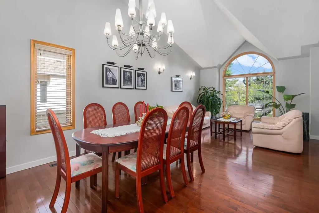 95 Hawkstone Close NW Calgary AB T3G 3P3