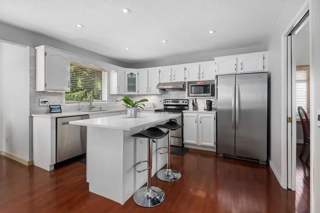 95 Hawkstone Close NW Calgary AB T3G 3P3