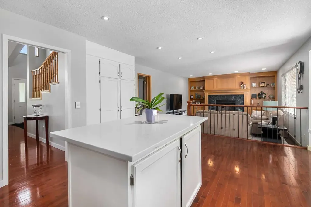 95 Hawkstone Close NW Calgary AB T3G 3P3