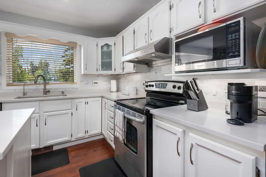95 Hawkstone Close NW Calgary AB T3G 3P3