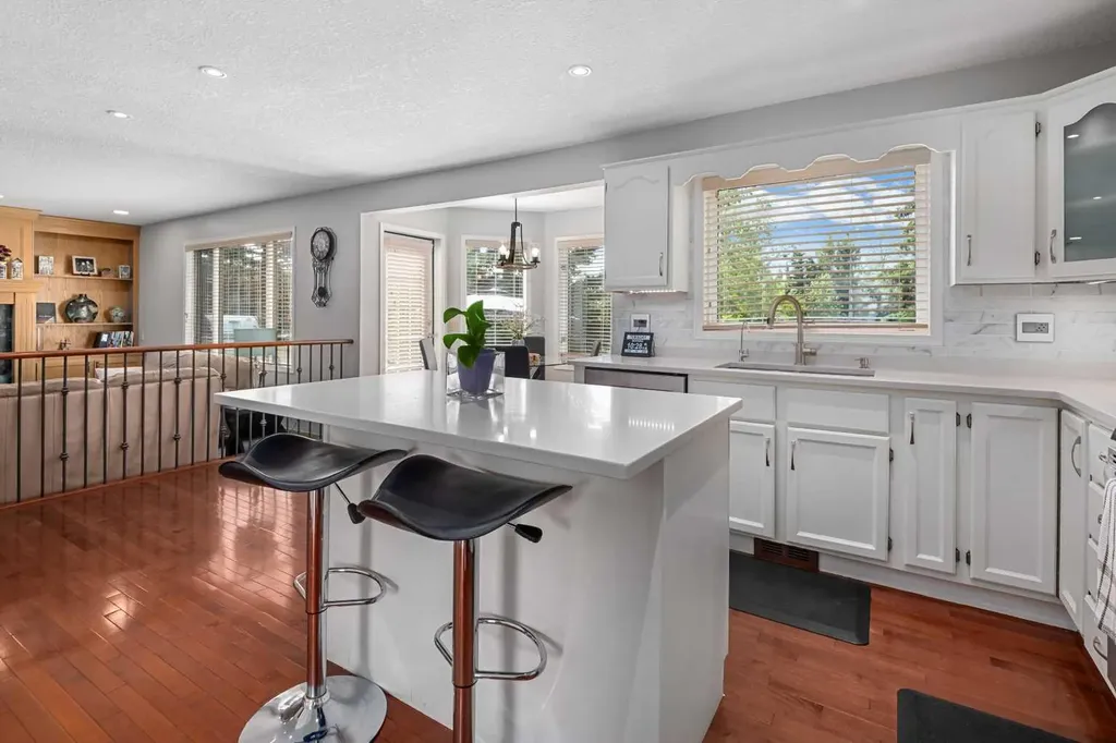 95 Hawkstone Close NW Calgary AB T3G 3P3