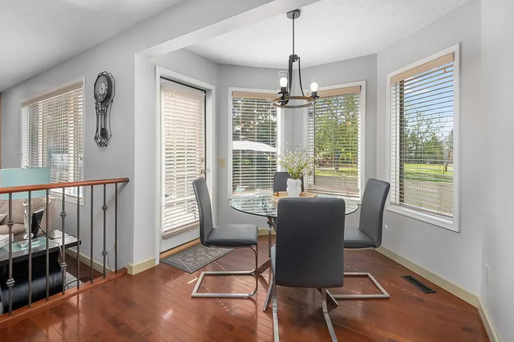 95 Hawkstone Close NW Calgary AB T3G 3P3