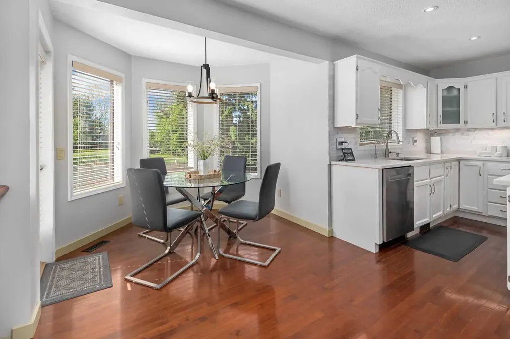 95 Hawkstone Close NW Calgary AB T3G 3P3