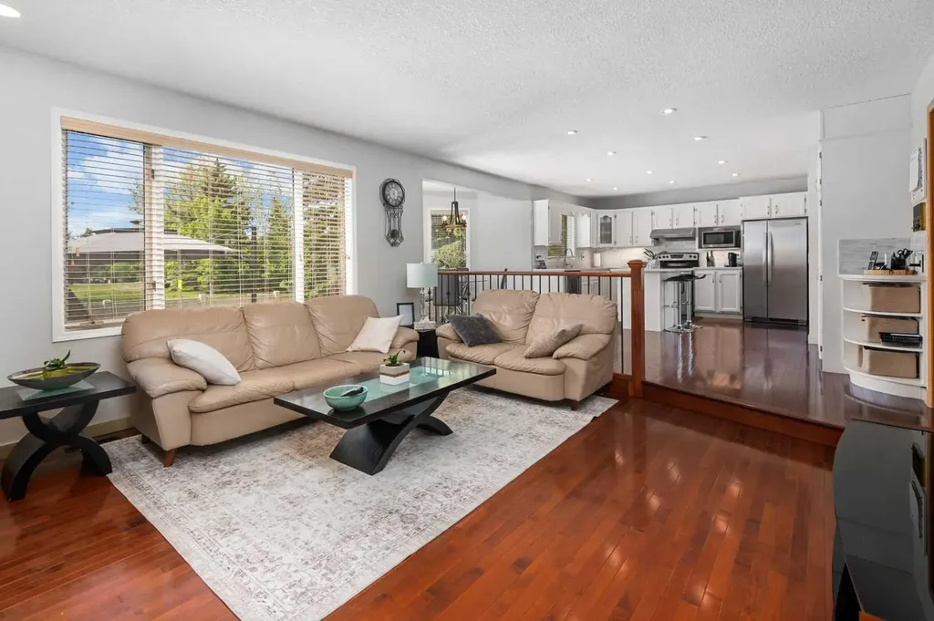 95 Hawkstone Close NW Calgary AB T3G 3P3