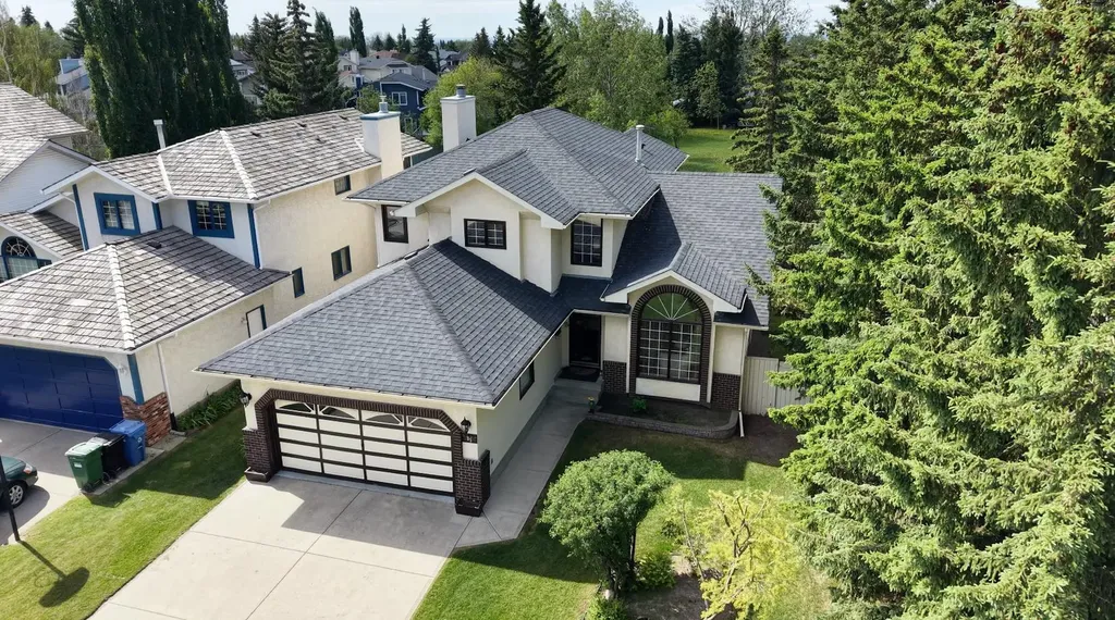95 Hawkstone Close NW Calgary AB T3G 3P3