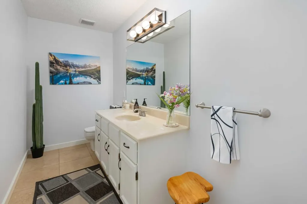 95 Hawkstone Close NW Calgary AB T3G 3P3