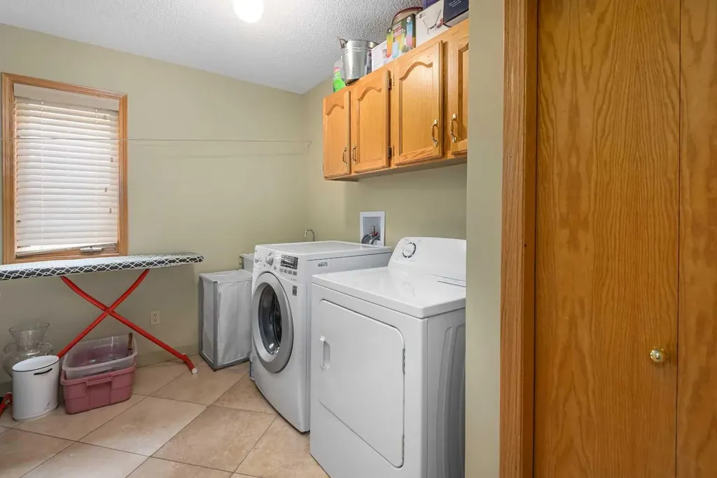 95 Hawkstone Close NW Calgary AB T3G 3P3