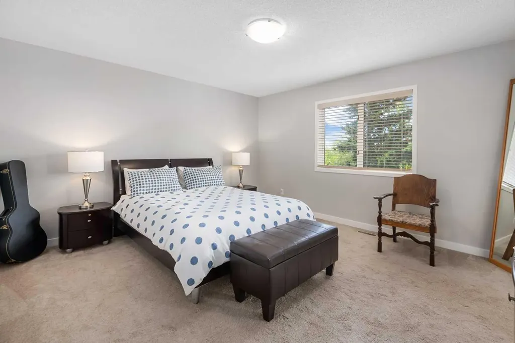 95 Hawkstone Close NW Calgary AB T3G 3P3