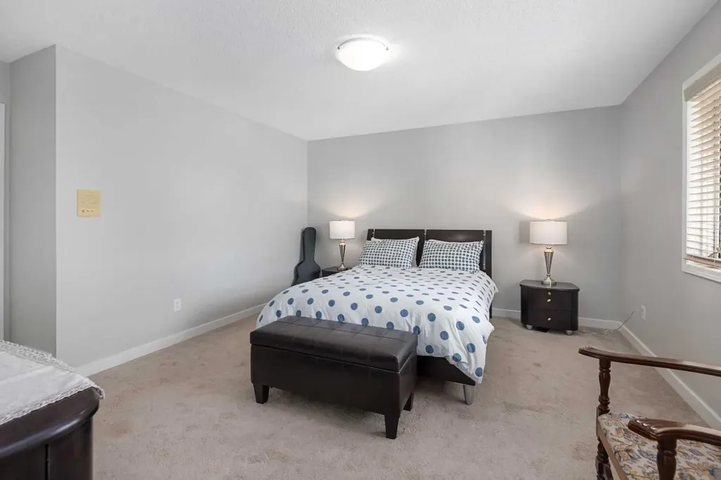 95 Hawkstone Close NW Calgary AB T3G 3P3