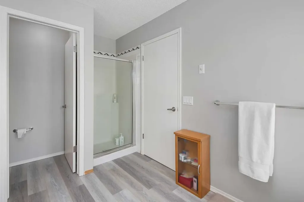95 Hawkstone Close NW Calgary AB T3G 3P3