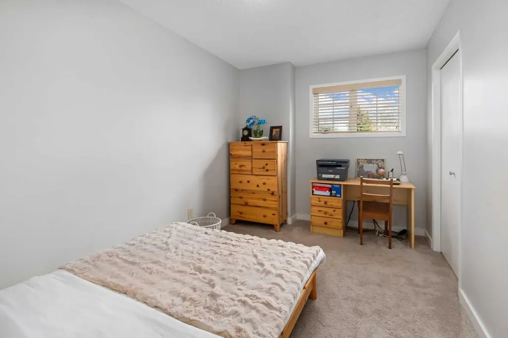 95 Hawkstone Close NW Calgary AB T3G 3P3