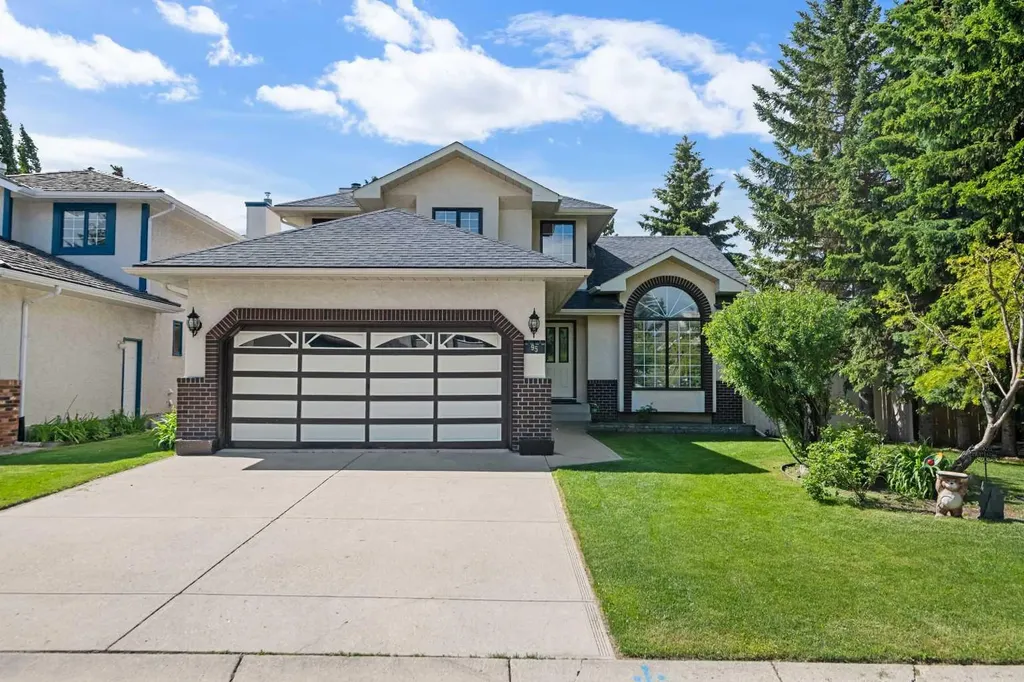95 Hawkstone Close NW Calgary AB T3G 3P3