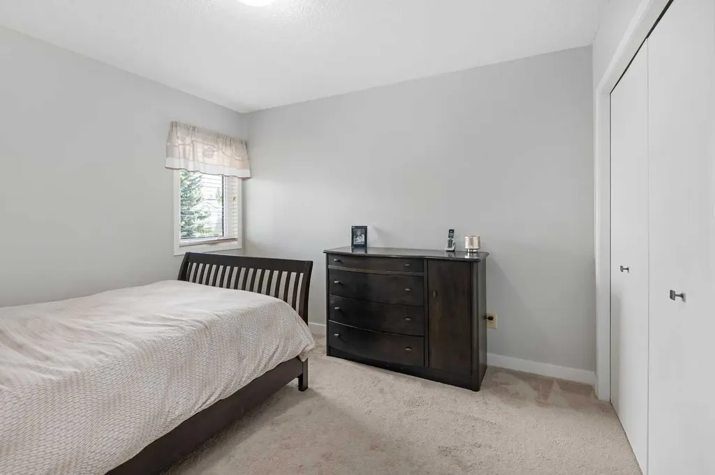 95 Hawkstone Close NW Calgary AB T3G 3P3