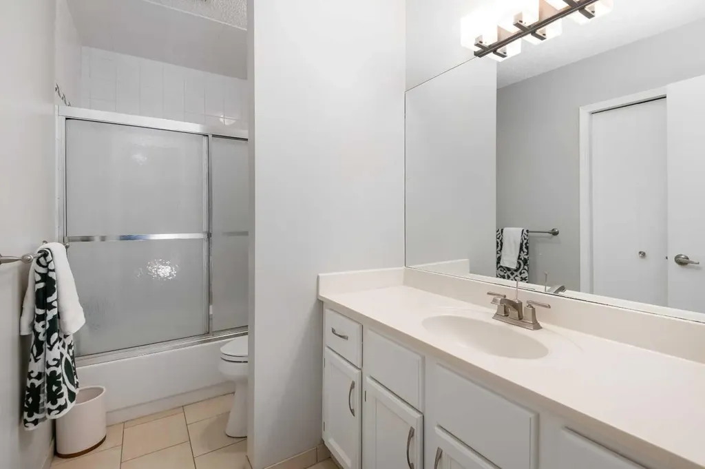95 Hawkstone Close NW Calgary AB T3G 3P3