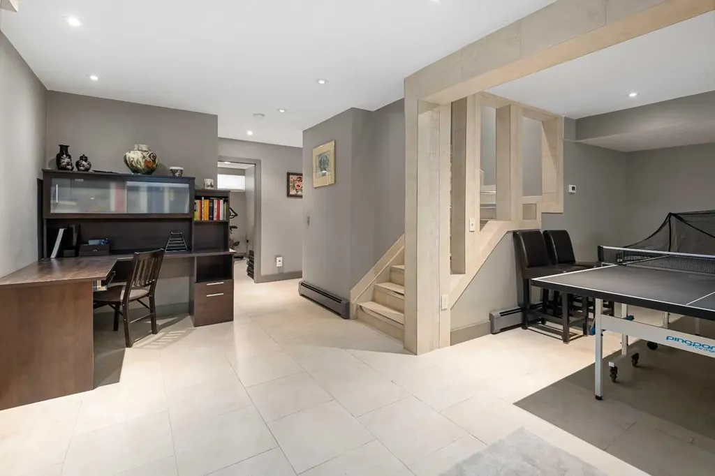 95 Hawkstone Close NW Calgary AB T3G 3P3