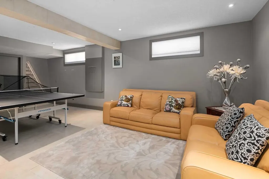 95 Hawkstone Close NW Calgary AB T3G 3P3