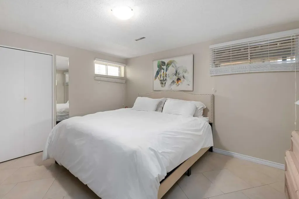 95 Hawkstone Close NW Calgary AB T3G 3P3