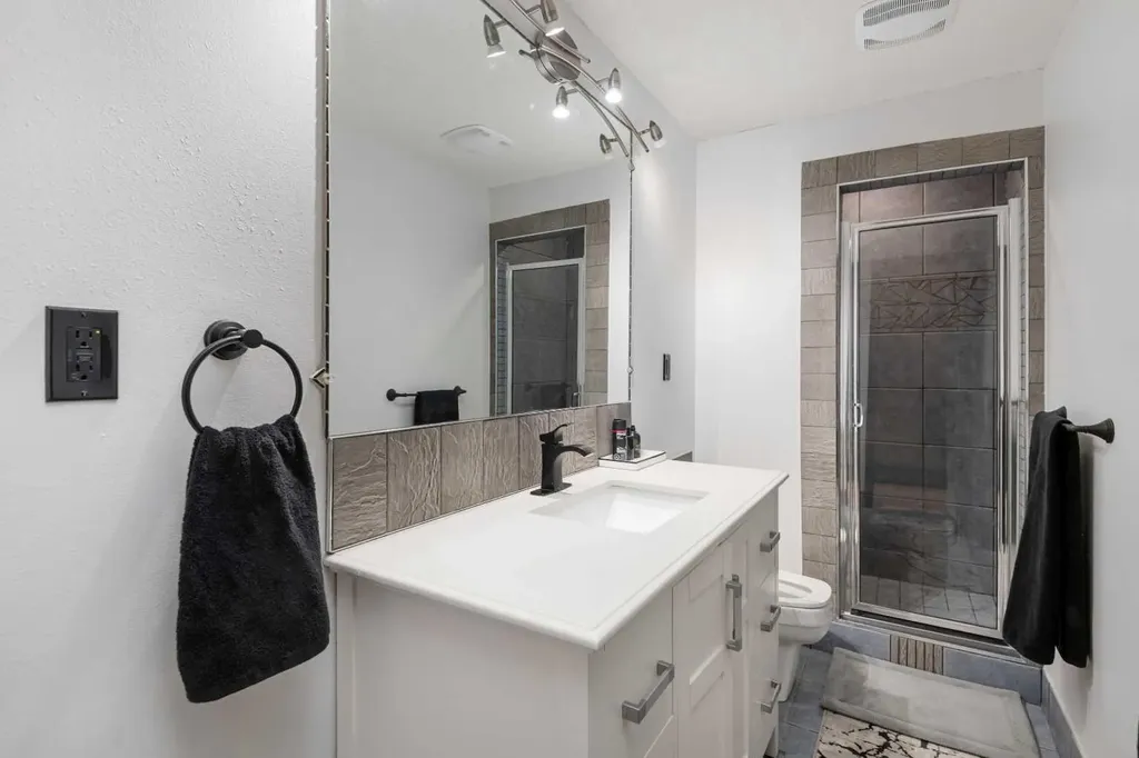 95 Hawkstone Close NW Calgary AB T3G 3P3