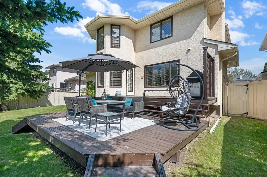 95 Hawkstone Close NW Calgary AB T3G 3P3