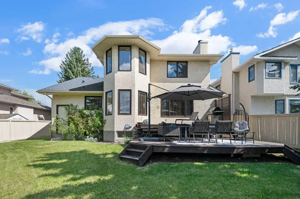 95 Hawkstone Close NW Calgary AB T3G 3P3