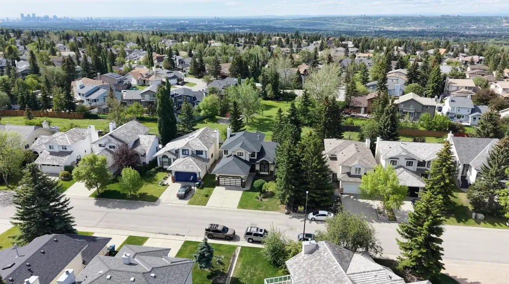 95 Hawkstone Close NW Calgary AB T3G 3P3
